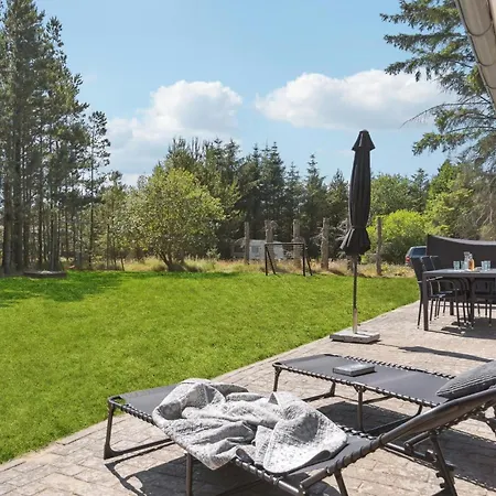 3 Bedroom Beach Front Home In Blokhus